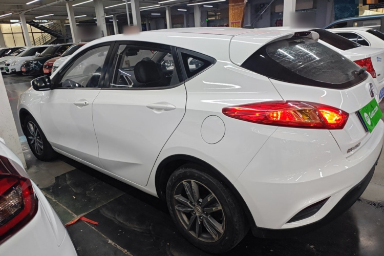 长安 逸动 2015款 1.6L 手动俊酷型 国V车身外观4