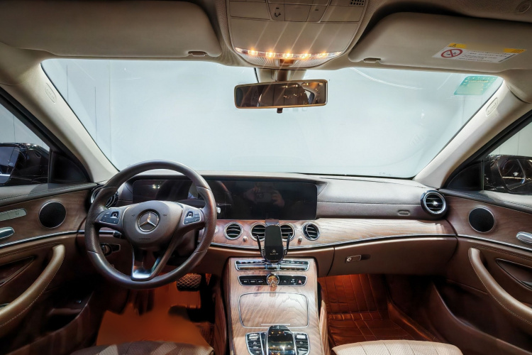 奔驰E级 2018款 改款 E 200 L中控内饰7003