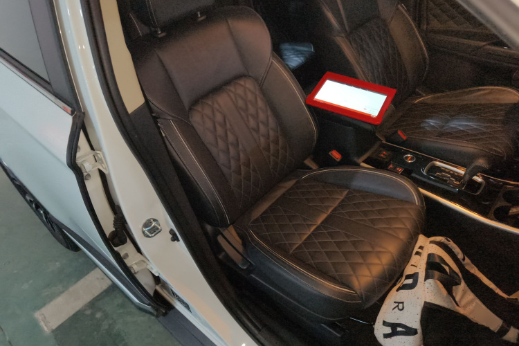 三菱 欧蓝德 2020款 2.4L 四驱致享版 7座局部细节41