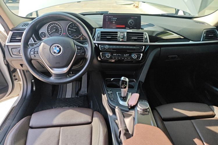 宝马3系 2019款 320Li 时尚型中控内饰12