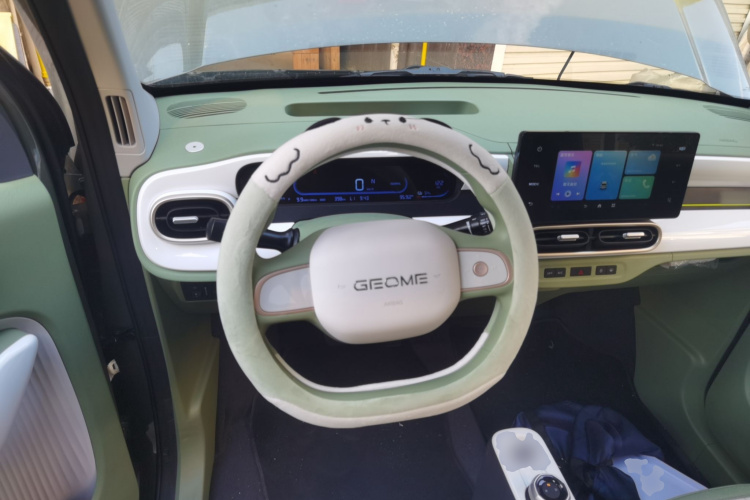 吉利银河 2025款 210km 熊猫骑士中控内饰13