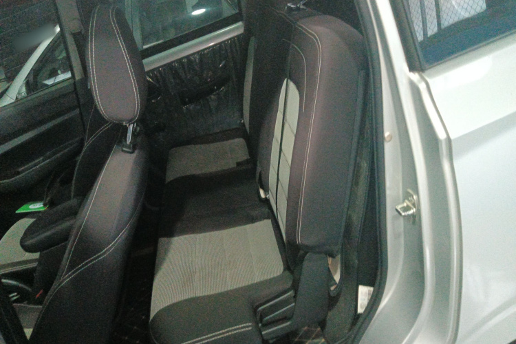 五菱汽车 五菱宏光 2019款 1.5L S基本型国VI LAR中控内饰7004