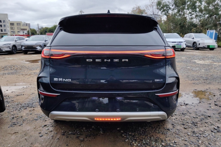 腾势N8 2023款 四驱超混旗舰七座版车身外观6