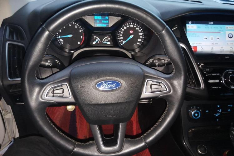 福特 福克斯 2020款 两厢经典 1.5L 自动风尚型局部细节13