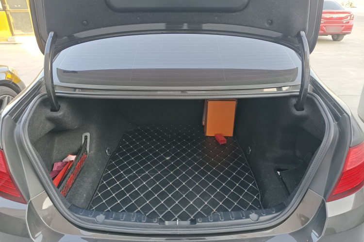 宝马5系 2017款 520Li 典雅型机舱底盘23