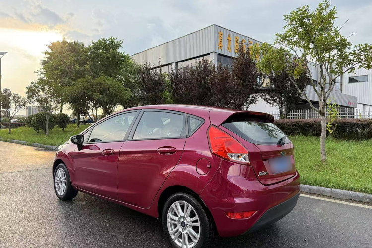 福特 嘉年华 2013款 两厢 1.5L 自动时尚型车身外观6003