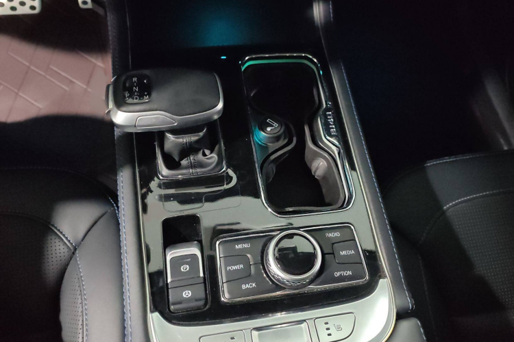 北京BJ40 2023款 2.0D 自动四驱刀锋英雄版侠客型局部细节18