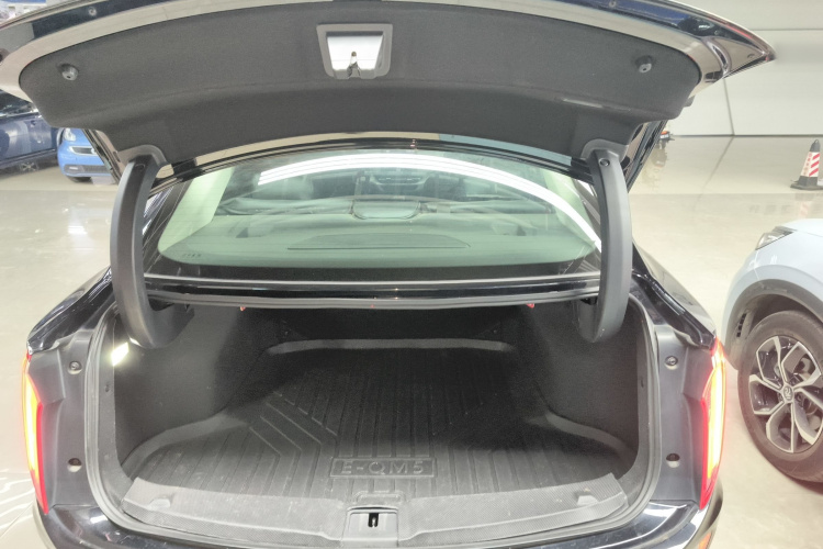 红旗E-QM5 2024款 610km PLUS机舱底盘23