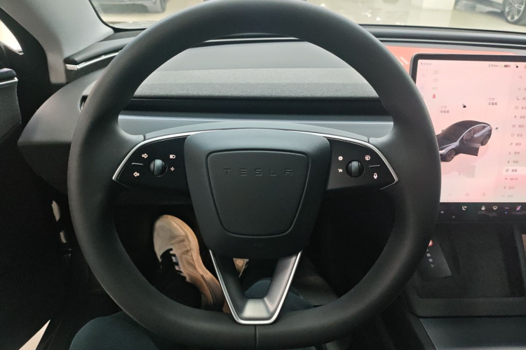 特斯拉 Model 3 2023款 后轮驱动版中控内饰13