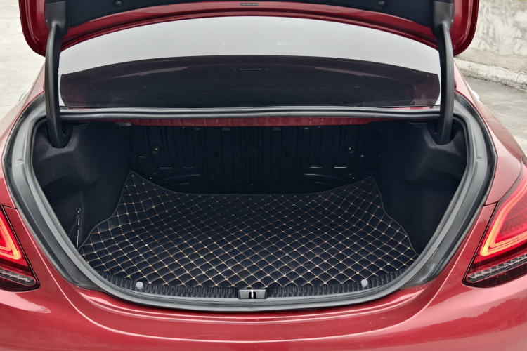 奔驰C级 2019款 C 260 L 运动版局部细节23