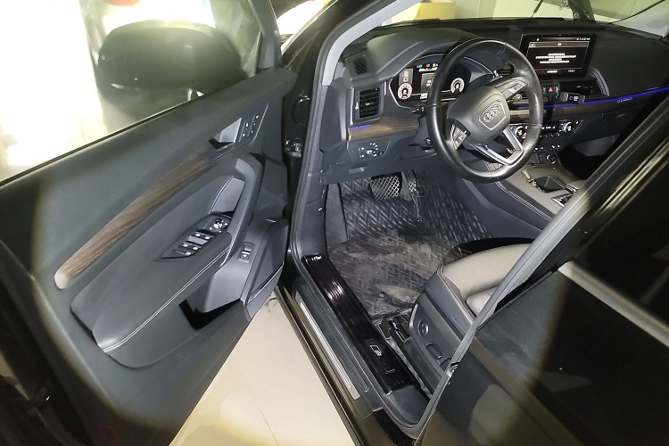 奥迪Q5L 2022款 45T 豪华致雅型中控内饰7003