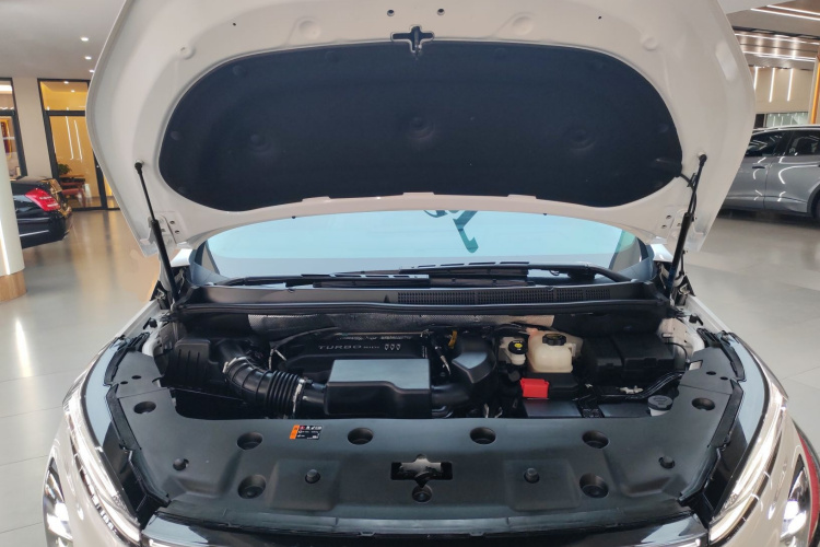 别克GL8 2025款 陆尊 智享版机舱底盘24