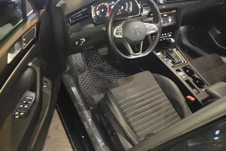 大众 迈腾 2020款 330TSI DSG 豪华型中控内饰19