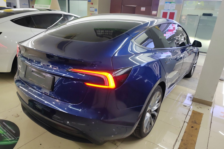 特斯拉 Model 3 2023款 长续航全轮驱动版车身外观7