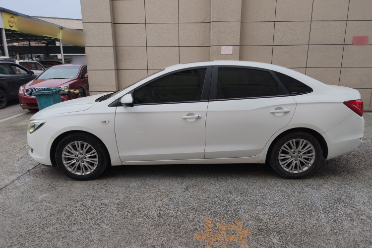 别克 英朗 2017款 15N 自动精英型车身外观4