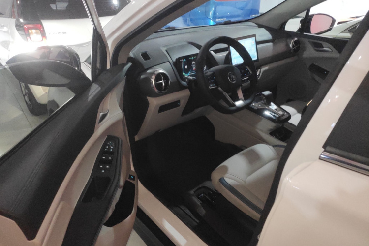 比亚迪 元Pro 2023款 401KM豪华型中控内饰7003