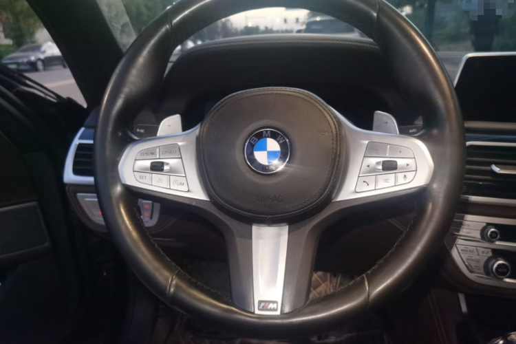 宝马7系 2019款 改款 740Li 尊享型 M运动套装局部细节13