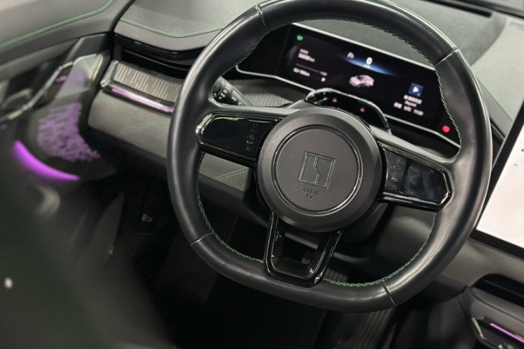 极氪001 2023款 WE版 86kWh中控内饰7008