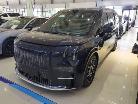 极氪009 2024款 七座过道版四驱 108kWh