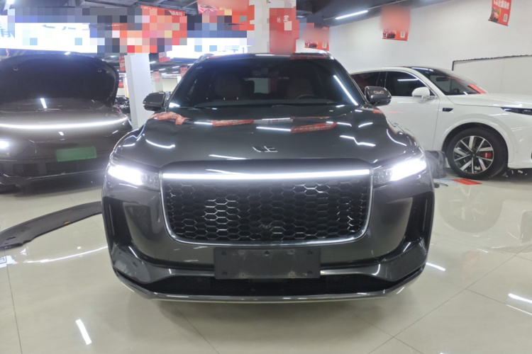 理想汽车 理想ONE 2021款 增程6座版车身外观2