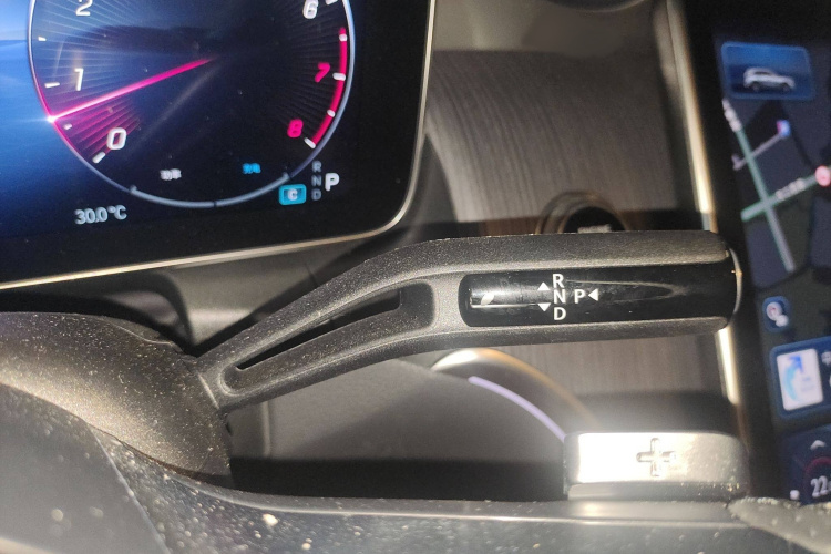 奔驰GLC 2023款 GLC 260 L 4MATIC 豪华型 5座局部细节18