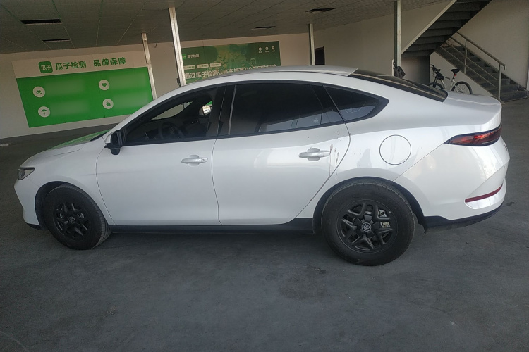 比亚迪 秦PLUS 2025款 DM-i 智驾版 55KM领先型车身外观4