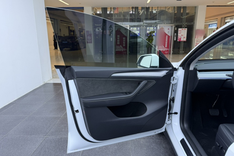 特斯拉 Model Y 2024款 后轮驱动版中控内饰7007