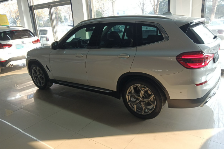 宝马X3 2021款 xDrive28i 豪华套装车身外观4