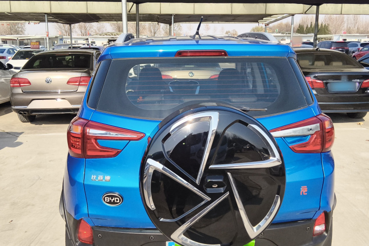 比亚迪 元 2016款 1.5L 手动豪华型车身外观6