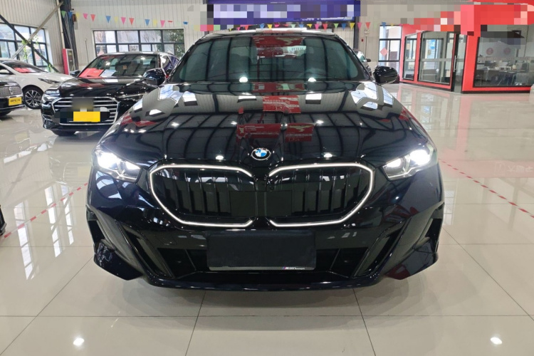 宝马5系 2026款 530Li 领先型 M运动套装车身外观6001