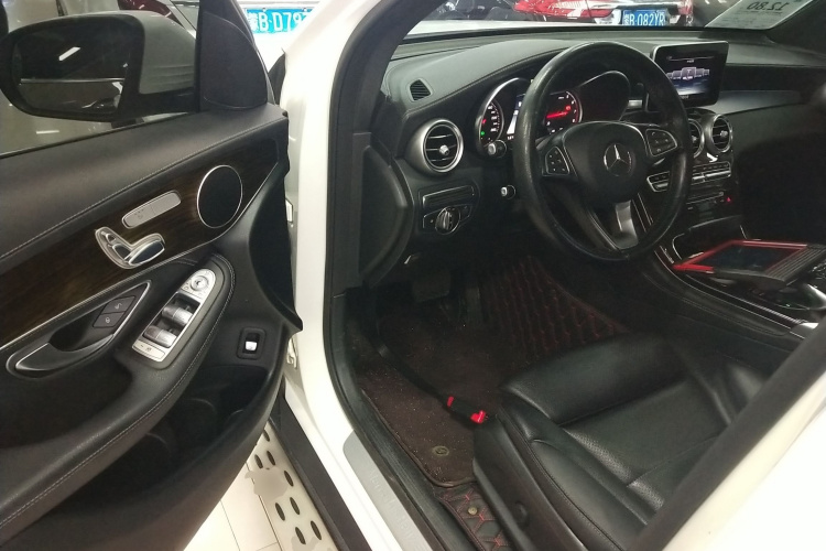 奔驰GLC 2016款 GLC 260 4MATIC 动感型中控内饰7003