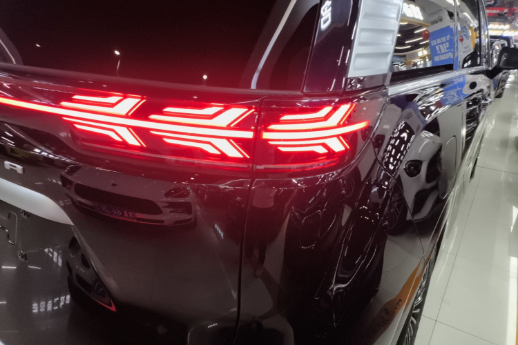 腾势D9 2022款 DM-i 970 四驱尊荣型车身外观6006