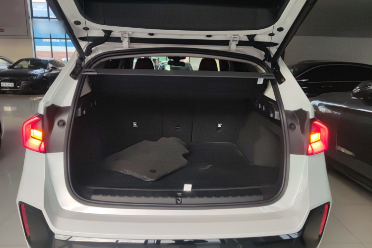 宝马X1 2023款 sDrive25Li M运动套装机舱底盘23