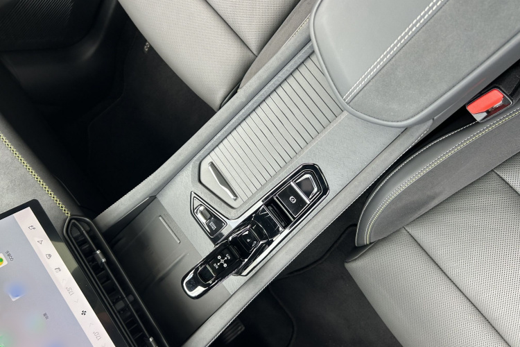 领克03 2025款 1.5TD DCT冠军版Pro中控内饰7014