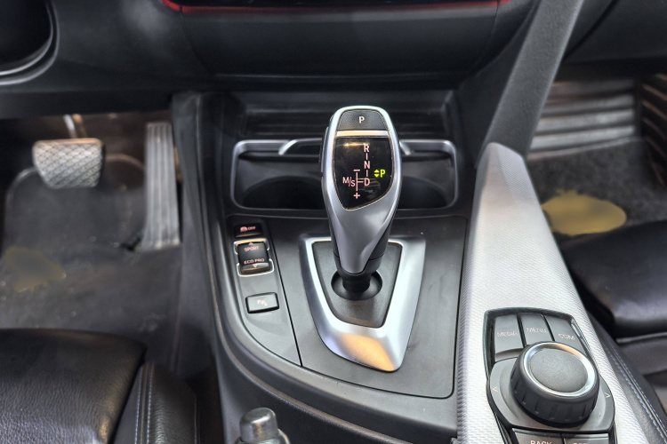 宝马3系 2019款 320i M运动套装中控内饰7004