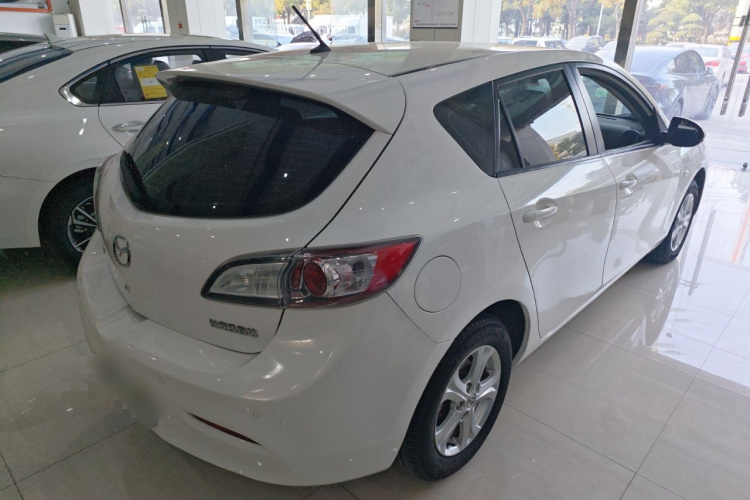 马自达3星骋 2015款 两厢 1.6L 自动精英型车身外观7