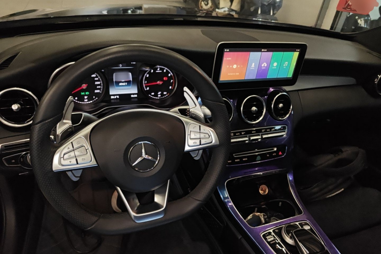 奔驰C级 2017款 改款 C 200 运动版中控内饰12