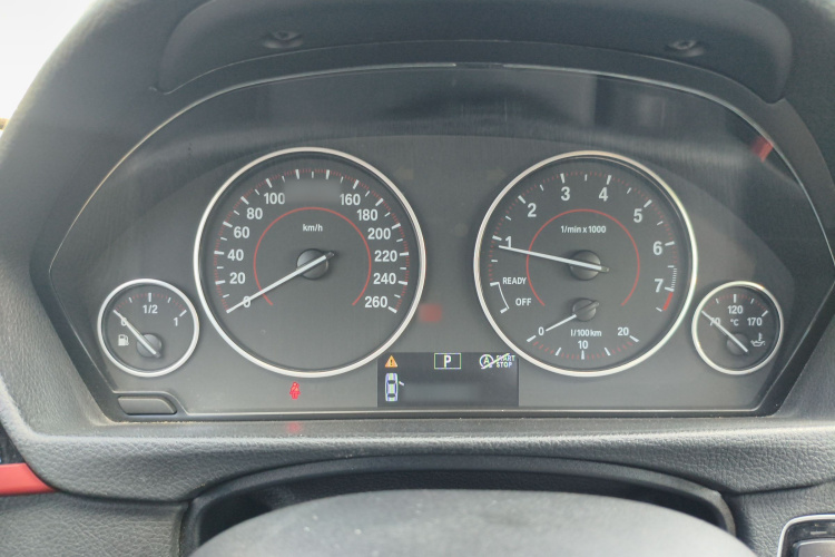 宝马3系 2015款 316i 运动设计套装局部细节14