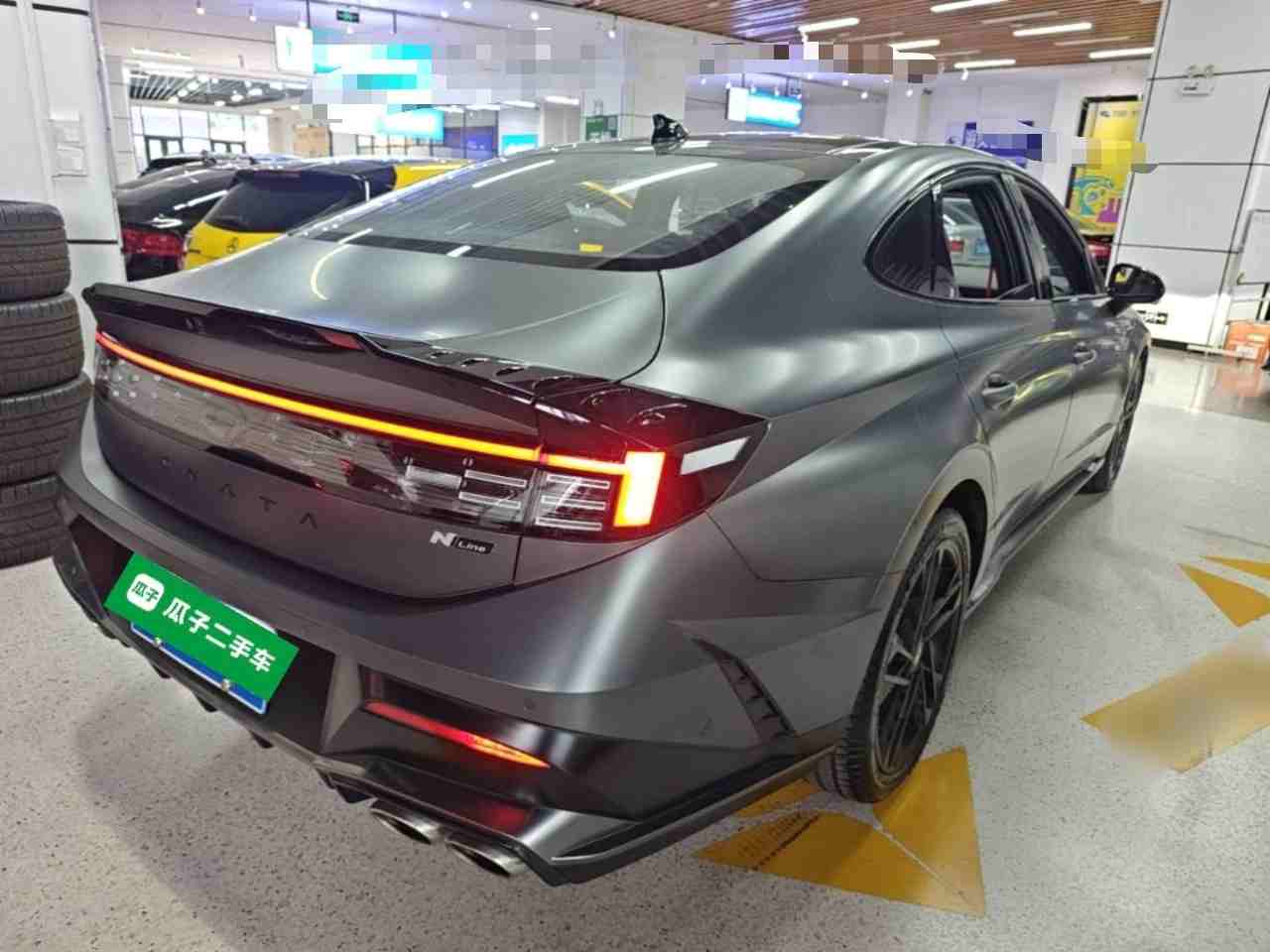 车辆右后45度外观实拍