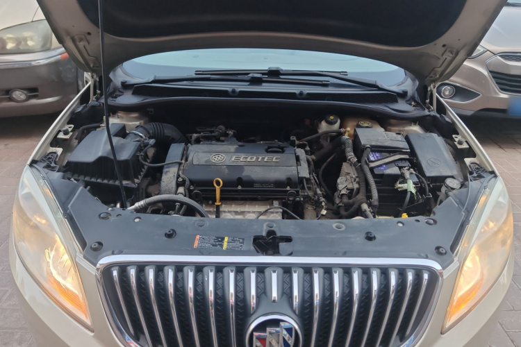 别克 英朗 2013款 GT 1.6L 自动时尚版机舱底盘24