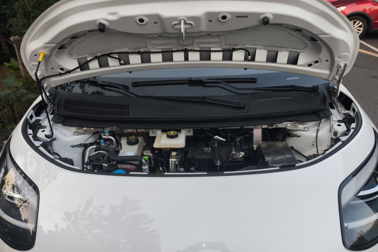 埃安 AION UT 2025款 420智享版机舱底盘24