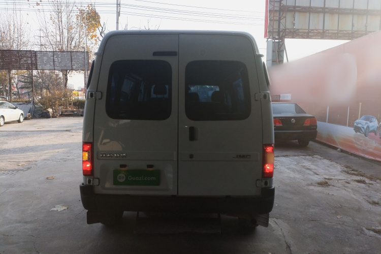 江铃 特顺 2021款 2.8T空间王金牛款短轴中高顶6座柴油国VI JX493车身外观6