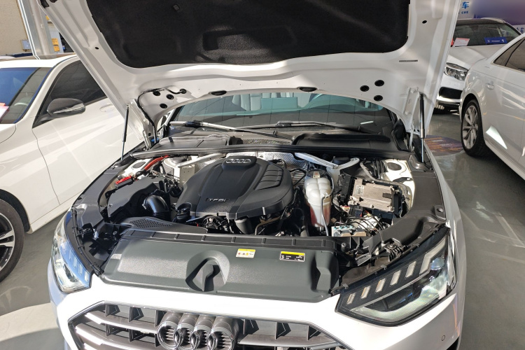奥迪A4L 2020款 40 TFSI 时尚致雅型机舱底盘24