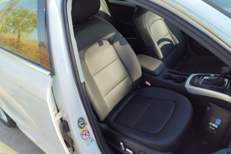 奥迪A4L 2016款 35 TFSI 典藏版 自动标准型局部细节41