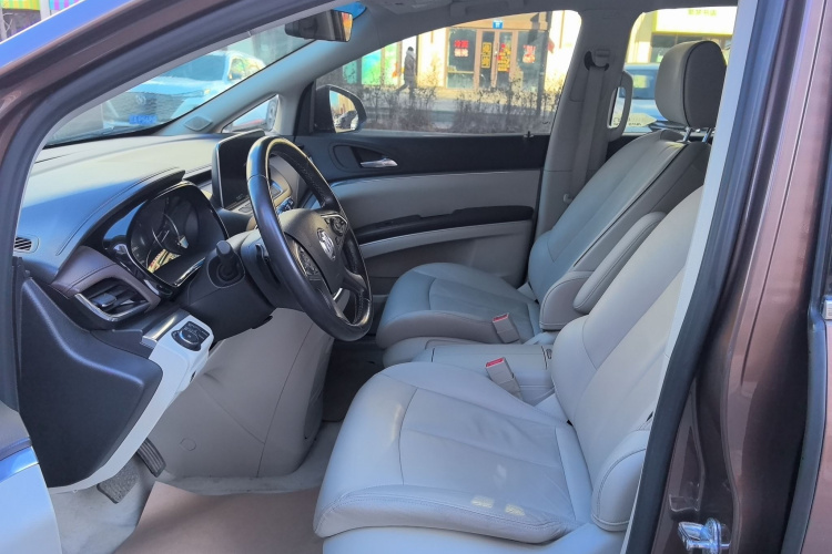 别克GL8 2021款 陆上公务舱 652T 尊贵型中控内饰7004