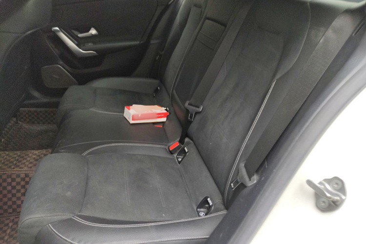 奔驰A级 2020款 A 200 L 运动轿车中控内饰21