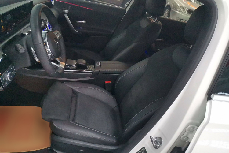 奔驰A级 2022款 改款三 A 200 L 运动轿车时尚型中控内饰19