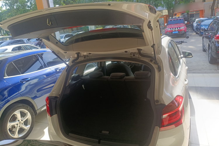 宝马2系旅行车 2016款 220i 领先型机舱底盘23