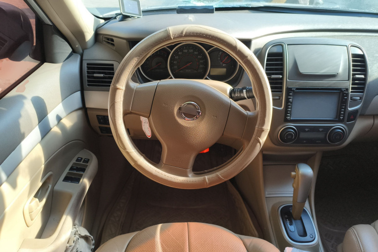 日产 轩逸 2012款 经典 1.6XE 自动舒适版中控内饰13