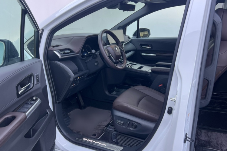 丰田 赛那SIENNA 2023款 2.5L混动 铂金版中控内饰7004